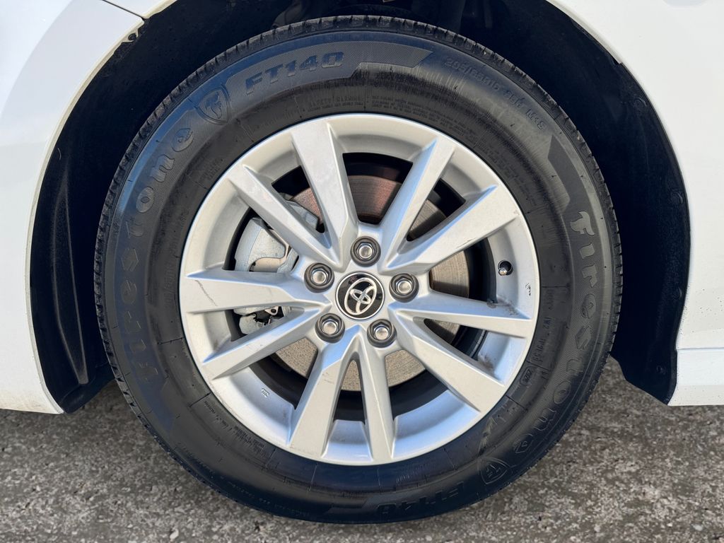 Vehicle image 9 of 31
