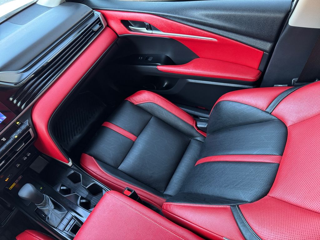 Vehicle image 26 of 31