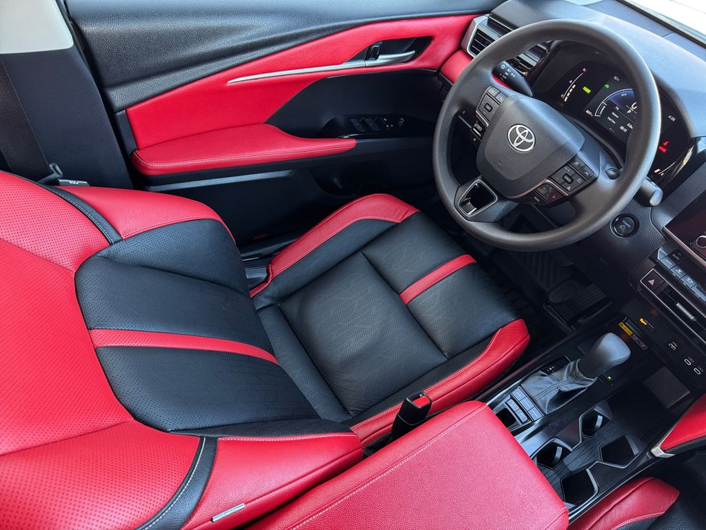 Vehicle image 16 of 31