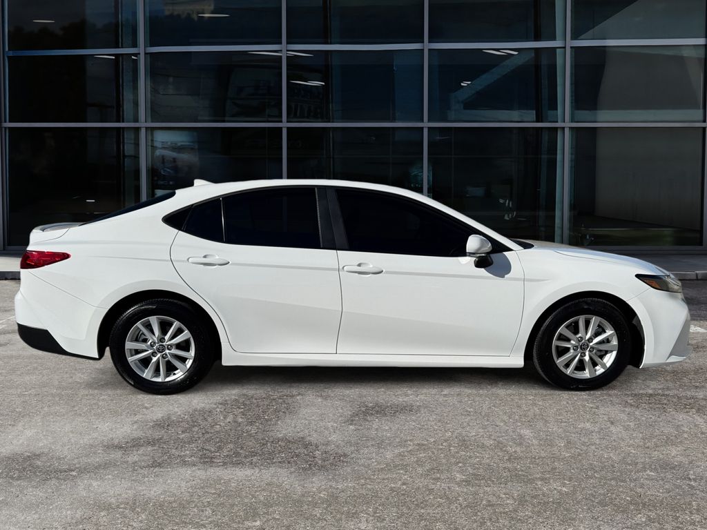 Vehicle image 4 of 31