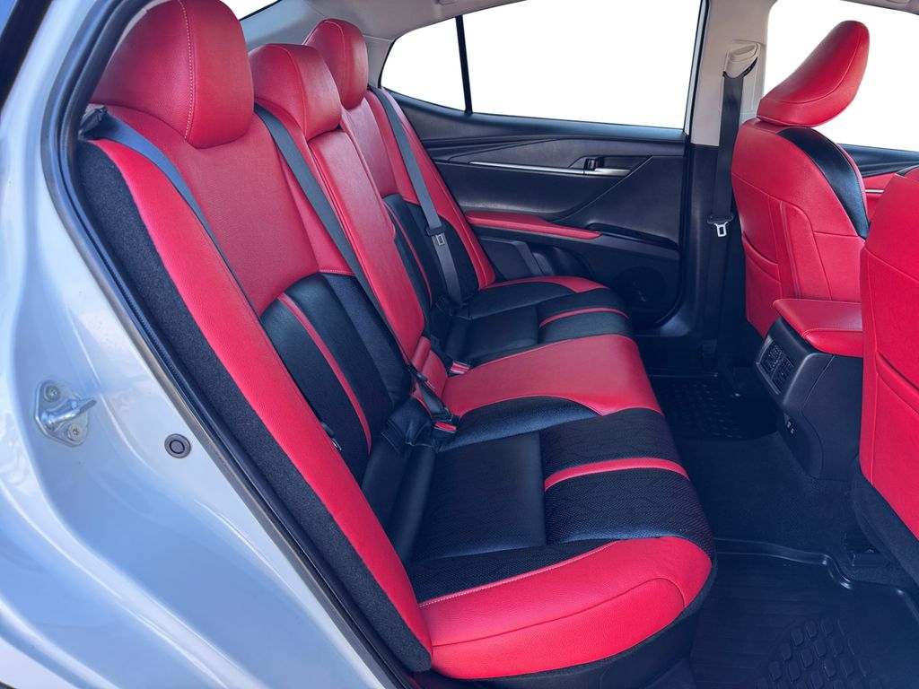 Vehicle image 20 of 31