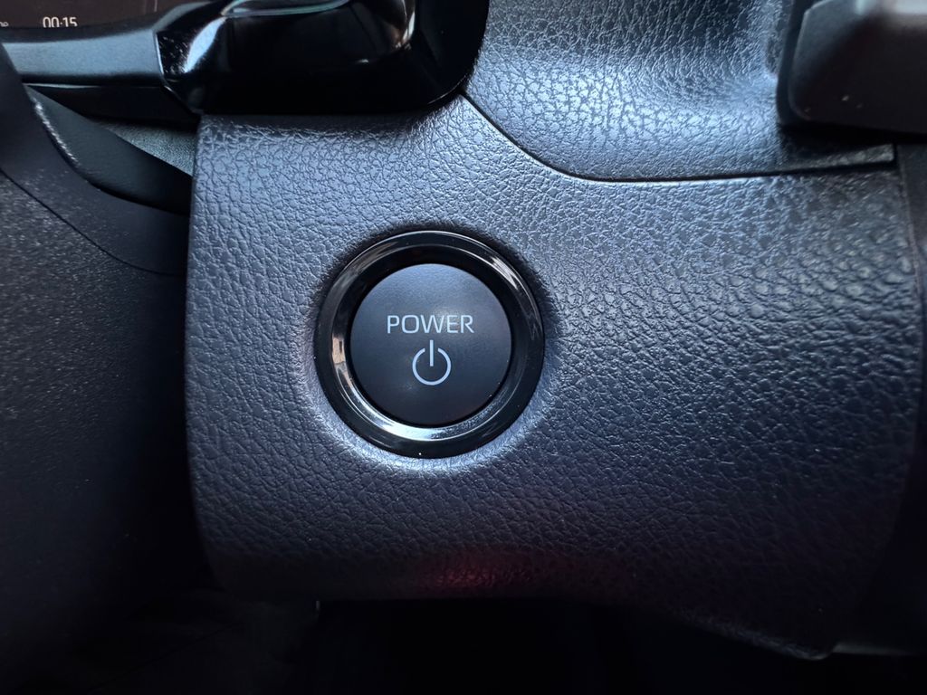 Vehicle image 28 of 31