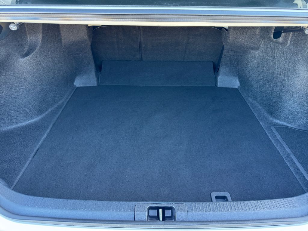 Vehicle image 15 of 31