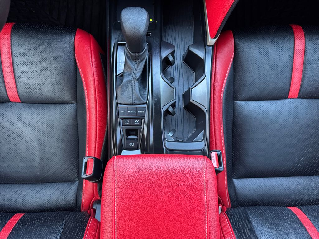 Vehicle image 24 of 31