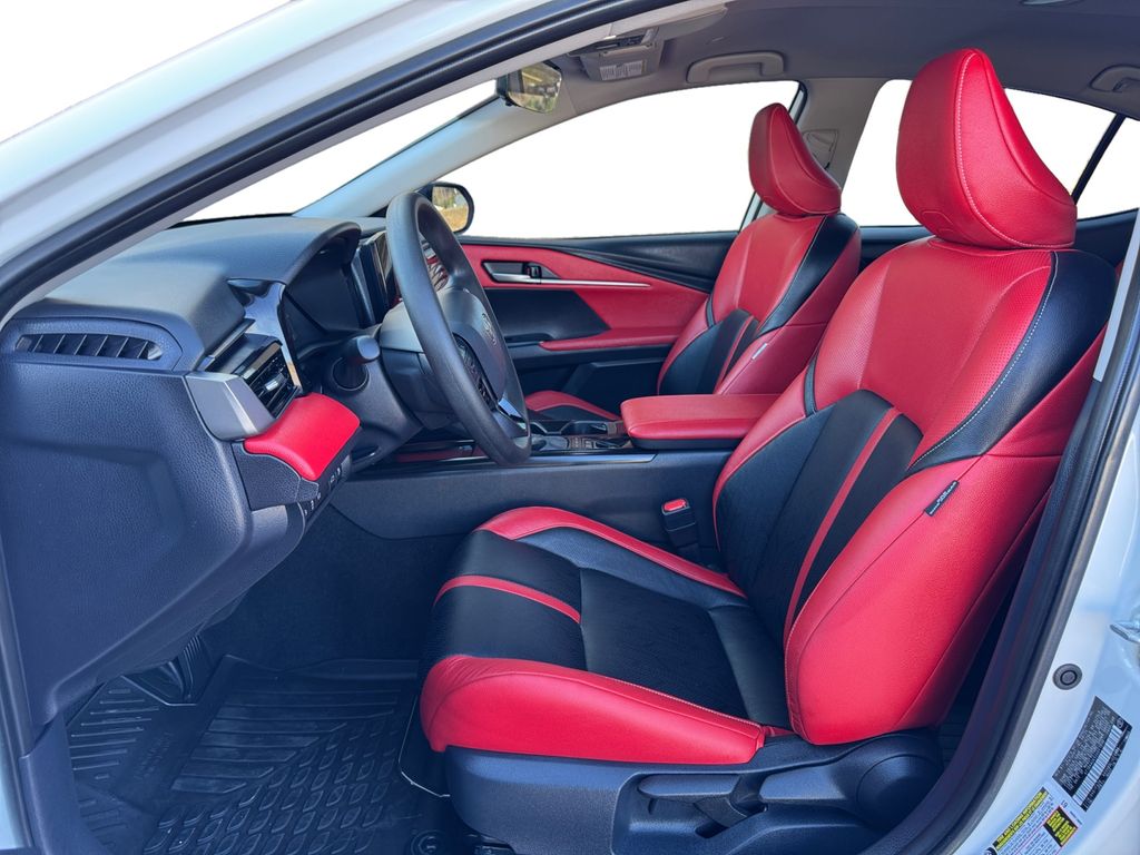Vehicle image 13 of 31