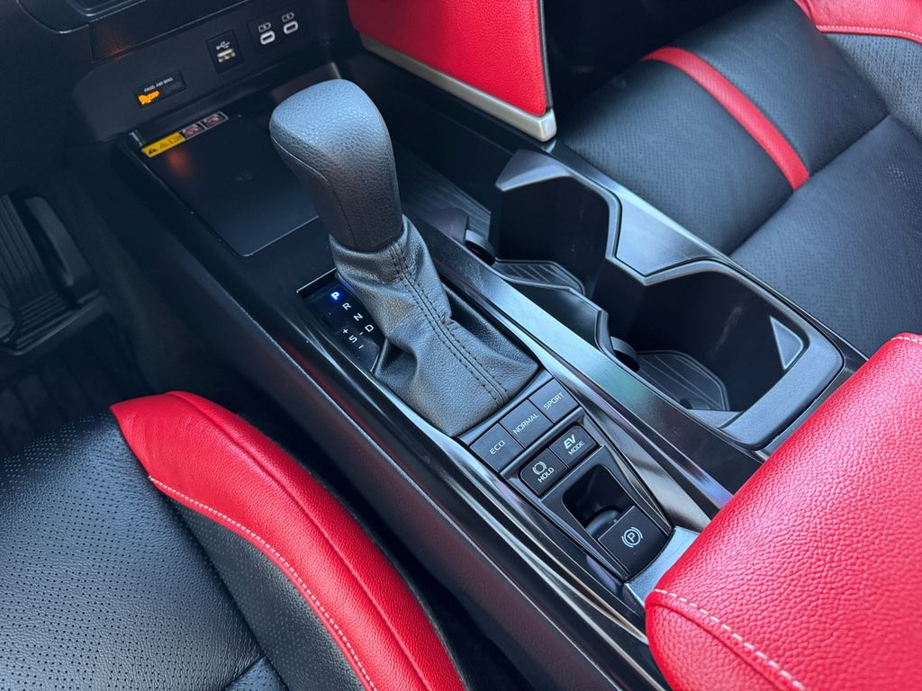 Vehicle image 25 of 31