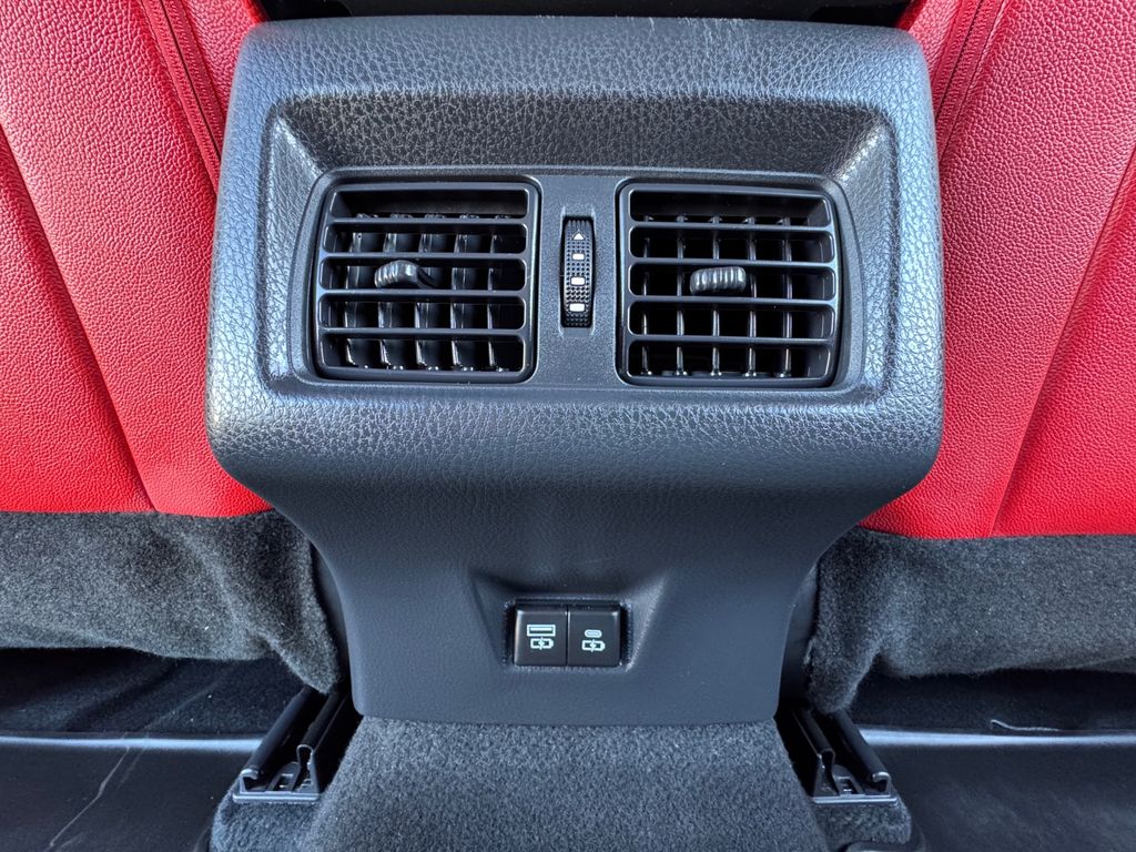Vehicle image 18 of 31