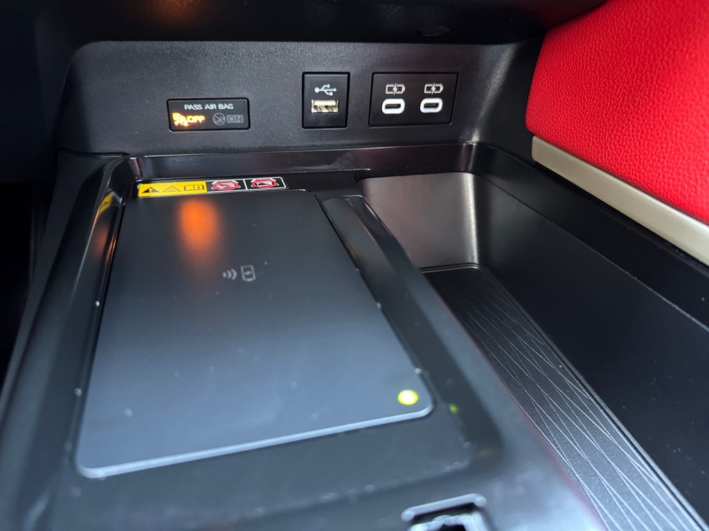 Vehicle image 27 of 31