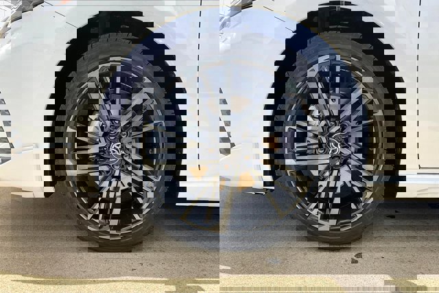 Vehicle image 6 of 19