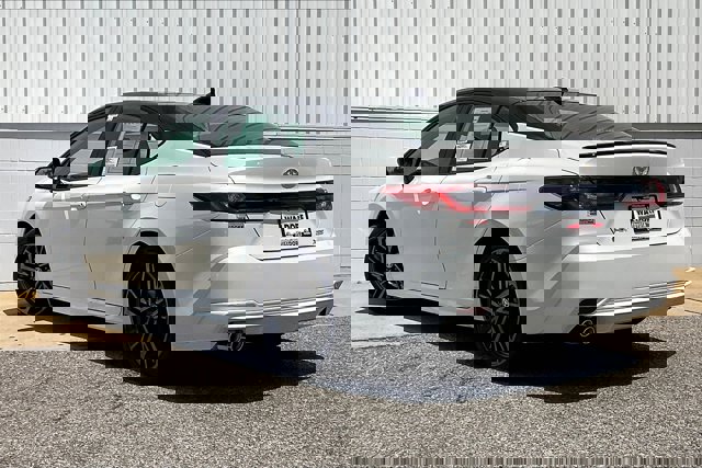 Vehicle image 4 of 19