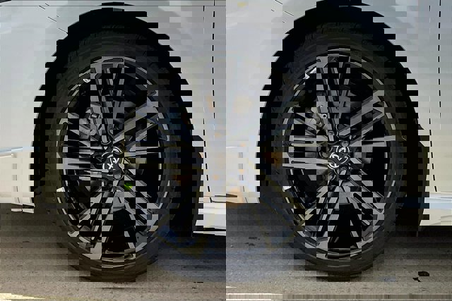 Vehicle image 6 of 19