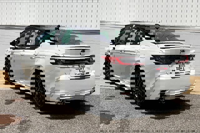 Vehicle image 4 of 19
