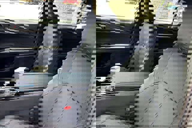 Vehicle image 8 of 19