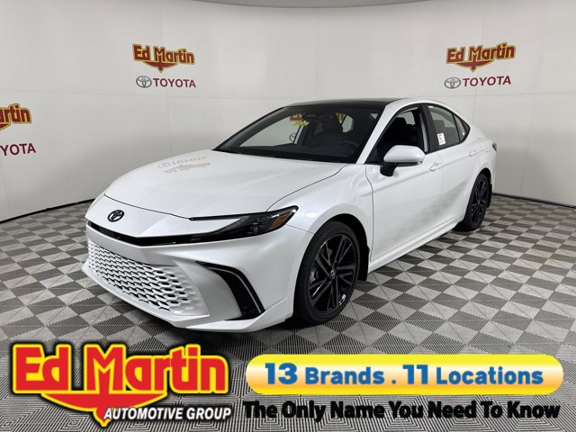 Vehicle image 7 of 98