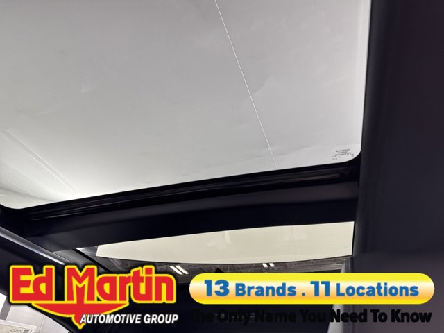 Vehicle image 71 of 98