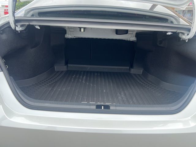 Vehicle image 11 of 26