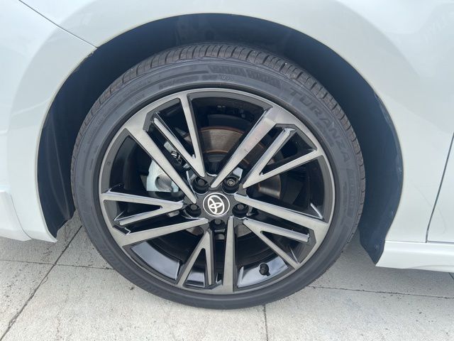Vehicle image 7 of 26