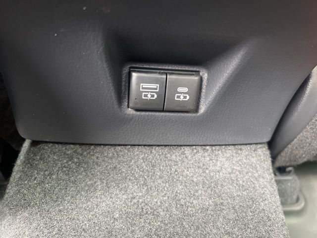 Vehicle image 21 of 26