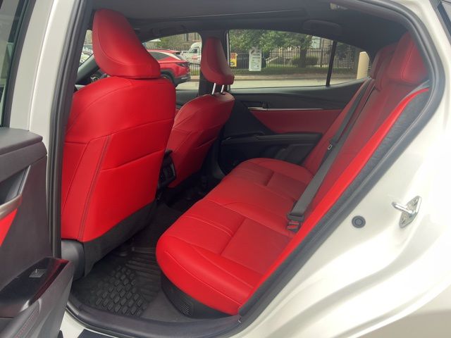 Vehicle image 13 of 26