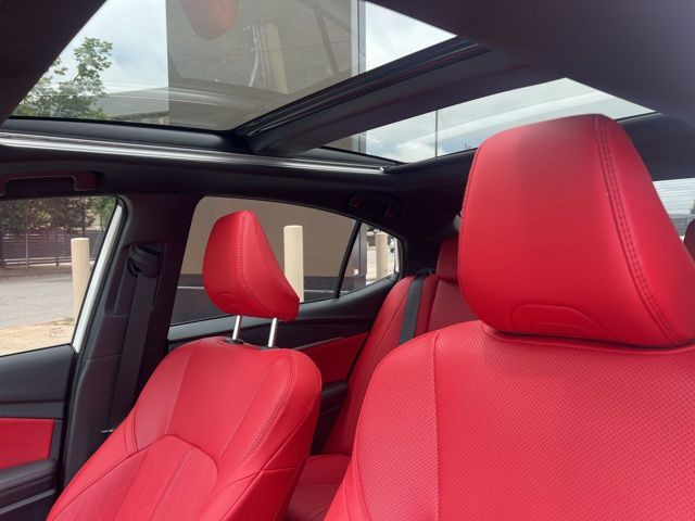 Vehicle image 12 of 26