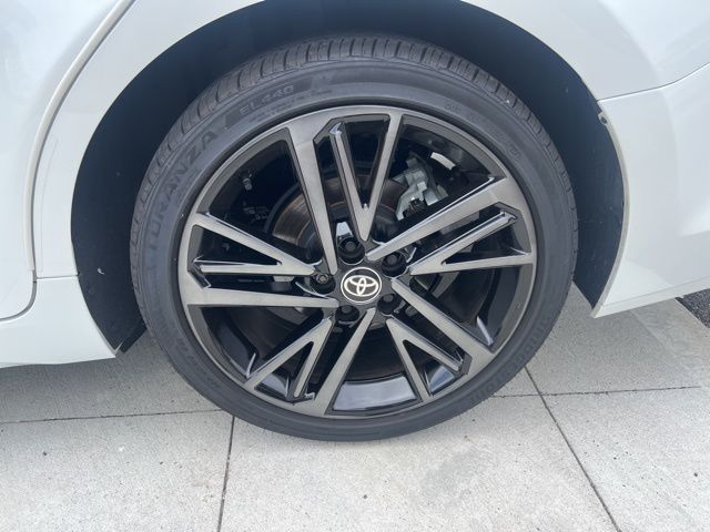 Vehicle image 8 of 26