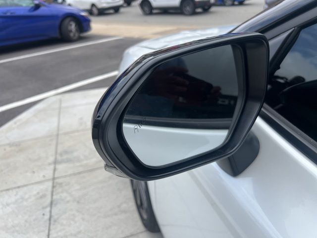 Vehicle image 23 of 26
