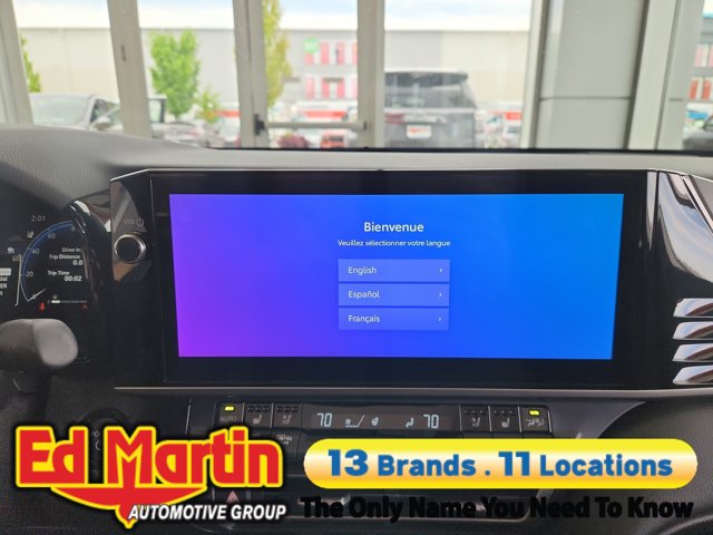 Vehicle image 24 of 34