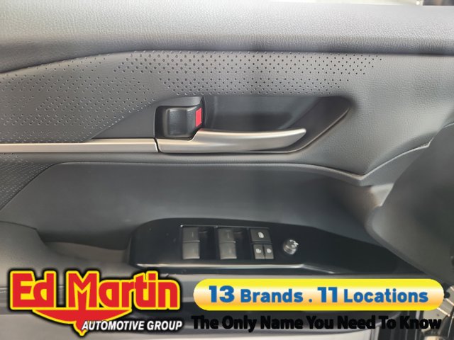 Vehicle image 15 of 34