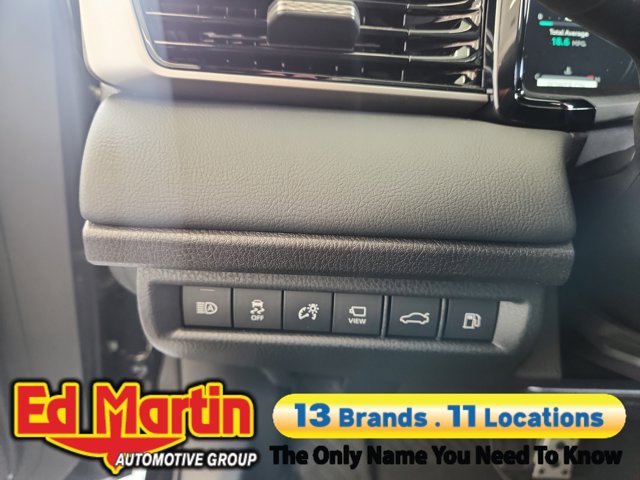 Vehicle image 22 of 34