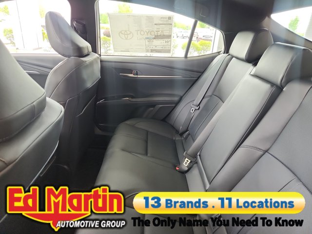 Vehicle image 11 of 34