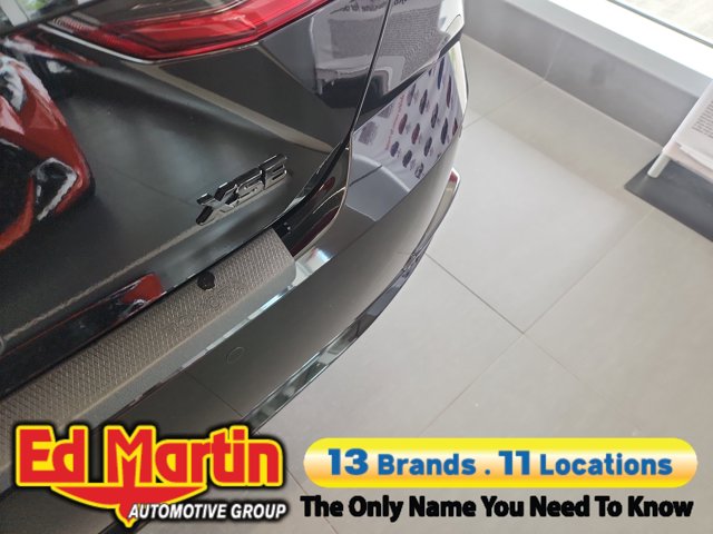Vehicle image 10 of 34