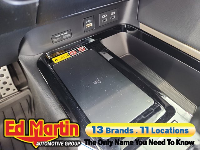 Vehicle image 18 of 34