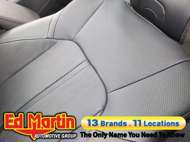 Vehicle image 14 of 34