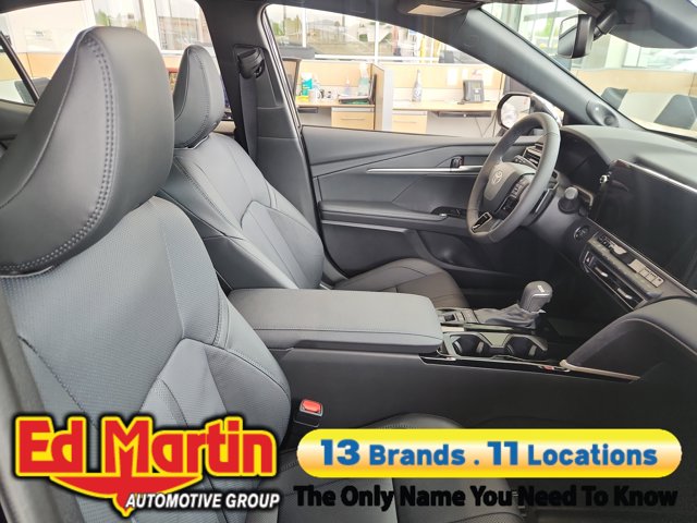 Vehicle image 6 of 34