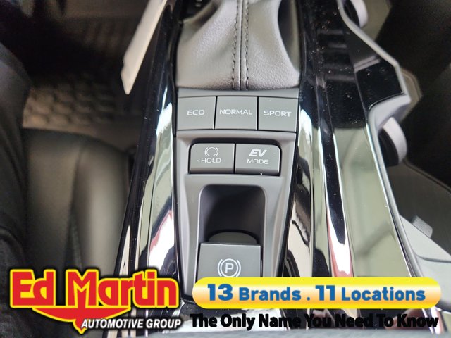 Vehicle image 16 of 34