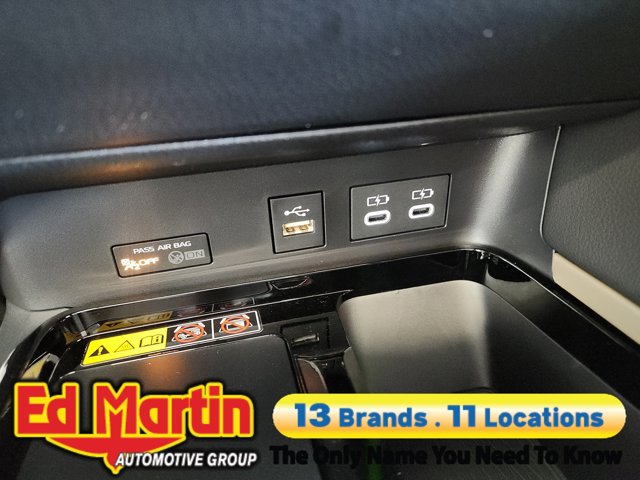 Vehicle image 31 of 34