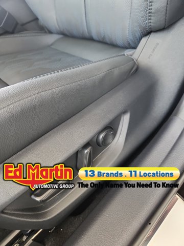Vehicle image 13 of 34
