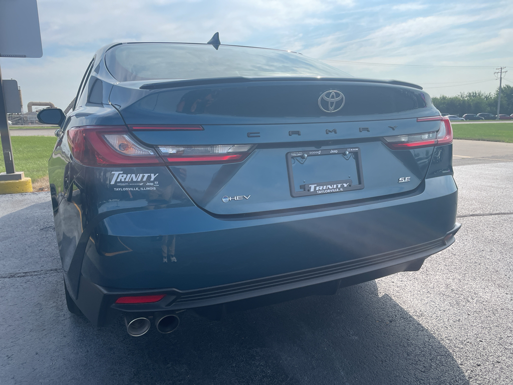 2025 Toyota Camry SE Image 7 of 24