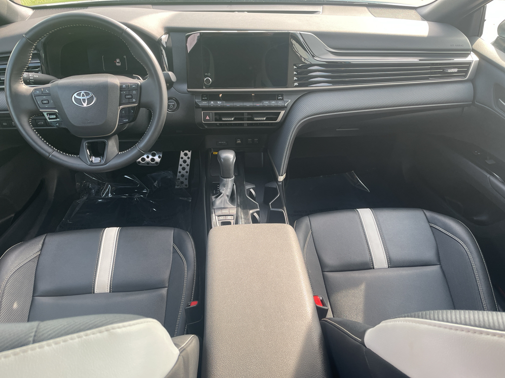 2025 Toyota Camry SE Image 14 of 24