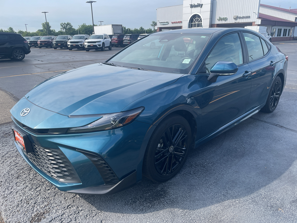 2025 Toyota Camry SE Image 1 of 24