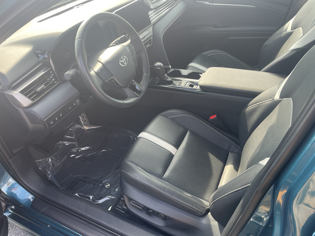 2025 Toyota Camry SE Image 13 of 24