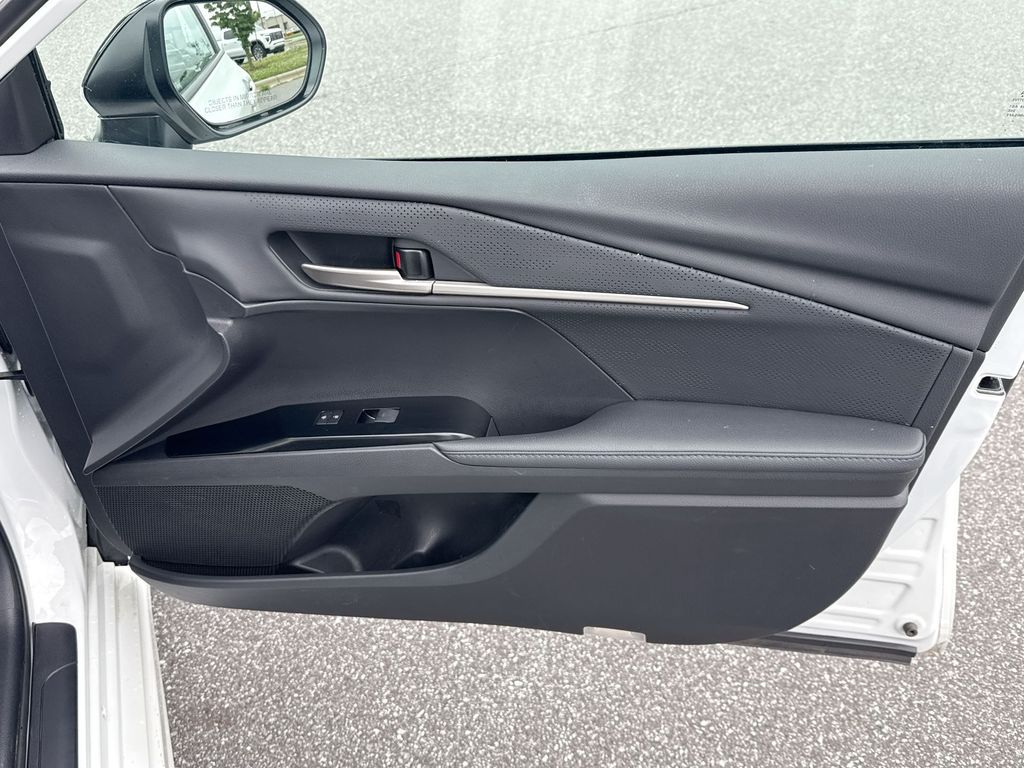 Vehicle image 31 of 34