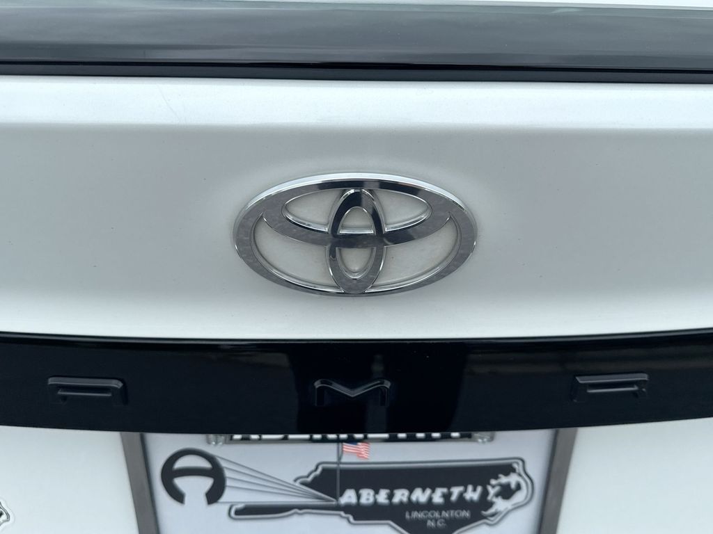 Vehicle image 26 of 34