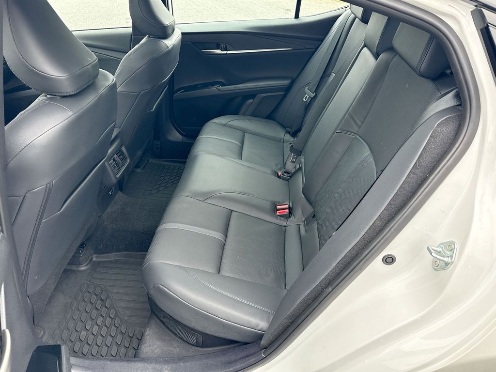 Vehicle image 24 of 34