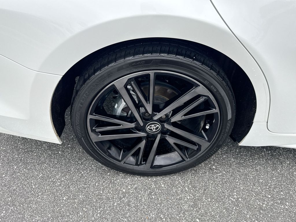 Vehicle image 27 of 34