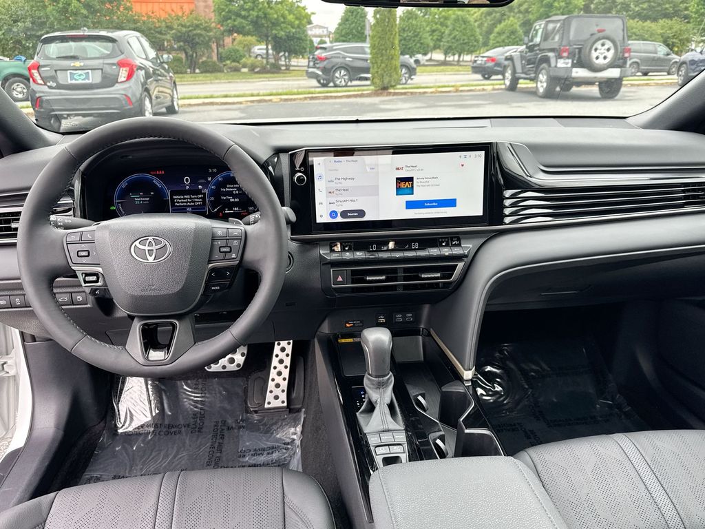 Vehicle image 19 of 34