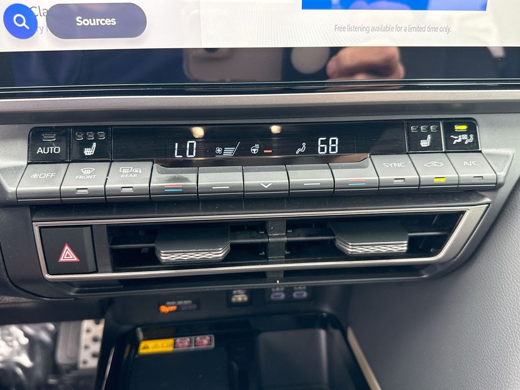 Vehicle image 11 of 34
