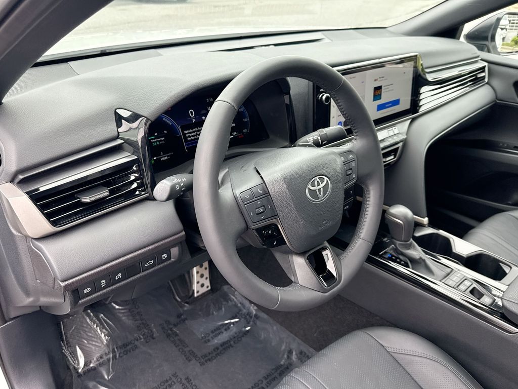Vehicle image 33 of 34