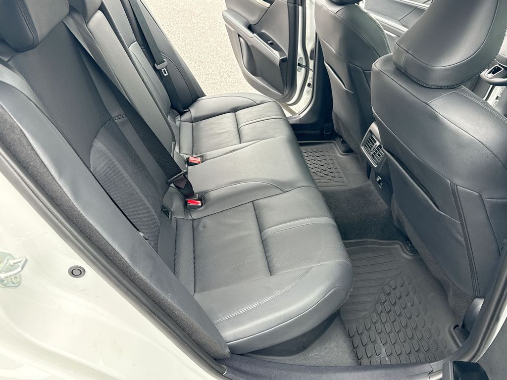 Vehicle image 28 of 34