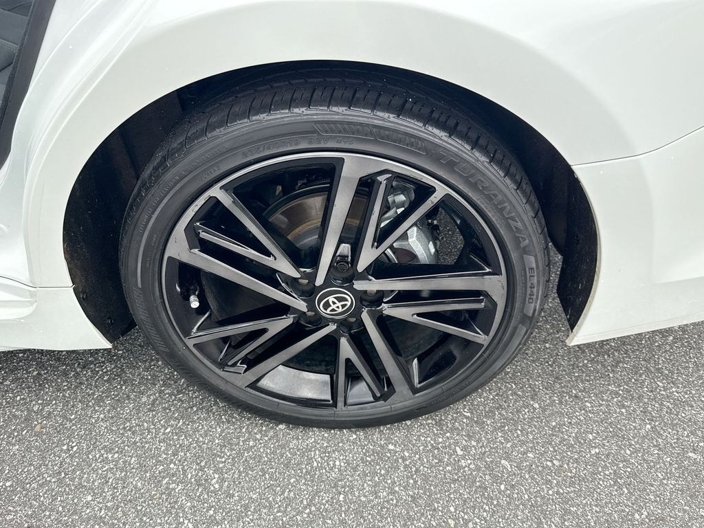 Vehicle image 20 of 34